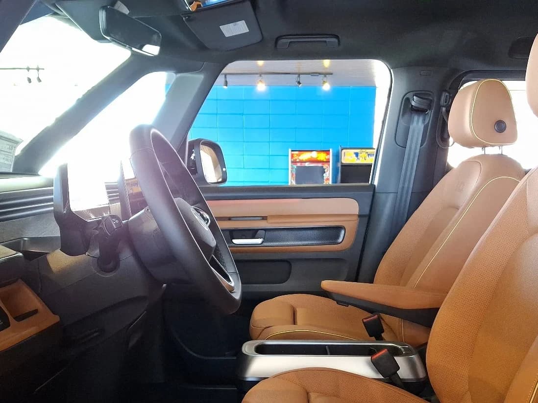 Volkswagen ID. Buzz Pro S RWD 2025 — side view