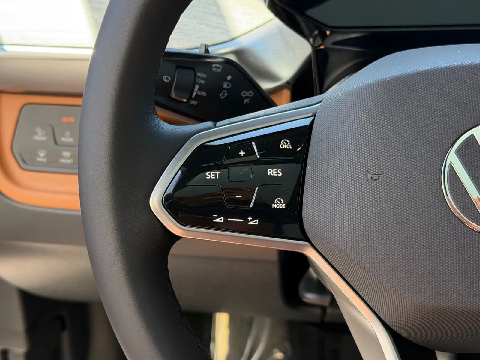 Volkswagen ID. Buzz Pro S Plus 4MOTION 2025 — side view