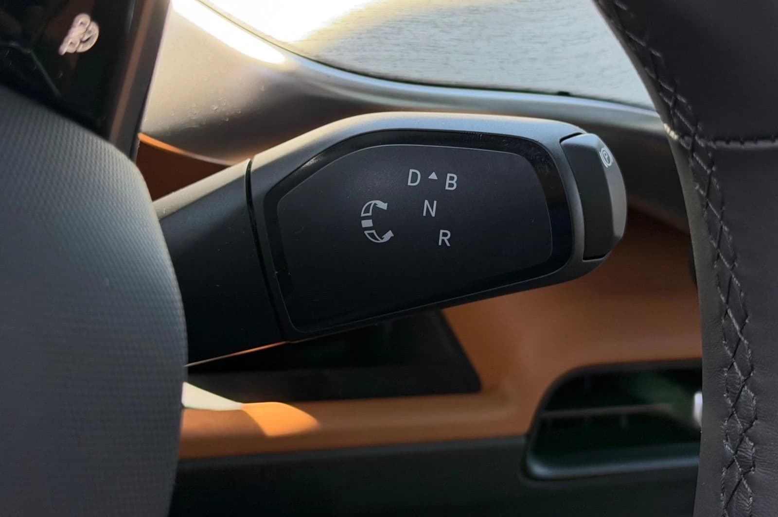 Volkswagen ID. Buzz Pro S Plus 4MOTION 2025 — side view
