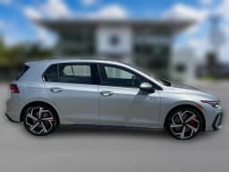 Volkswagen Golf GTI SE 2.0T DSG 2026 — side view