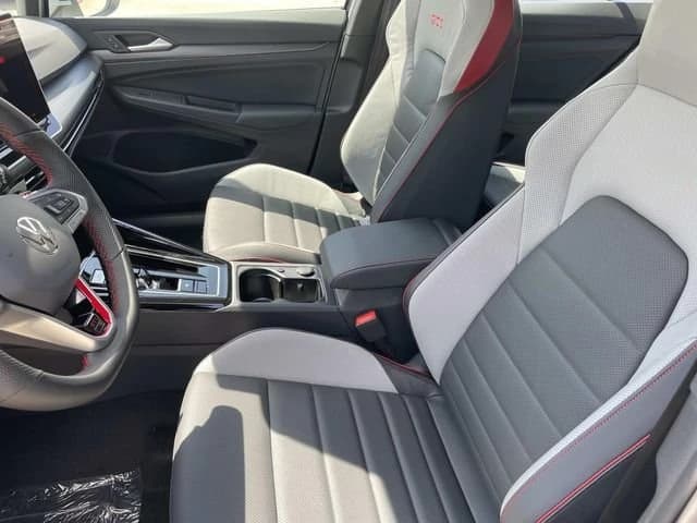 Volkswagen Golf GTI SE 2.0T DSG 2026 — side view