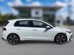 Volkswagen Golf GTI SE 2.0T DSG 2026 — side view