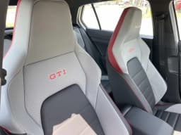 Volkswagen Golf GTI SE 2.0T DSG 2026 — side view