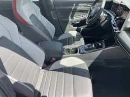 Volkswagen Golf GTI SE 2.0T DSG 2026 — side view