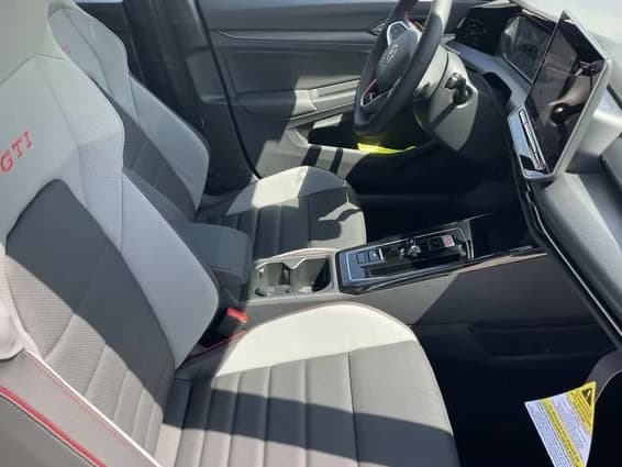 Volkswagen Golf GTI SE 2.0T DSG 2026 — side view