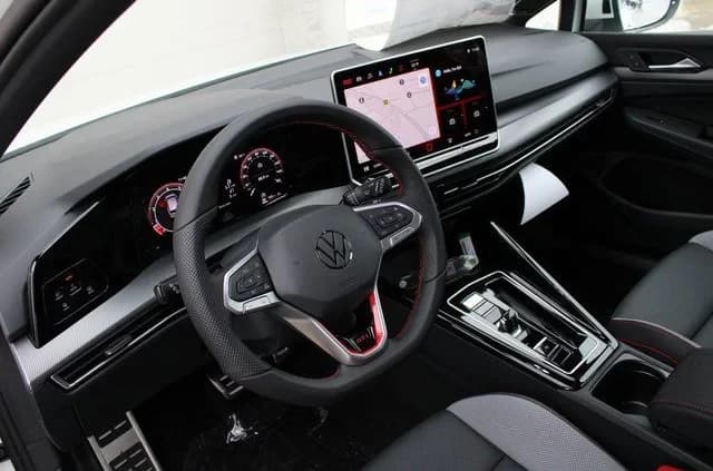 Volkswagen Golf GTI SE 2.0T DSG 2026 — side view