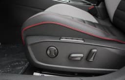 Volkswagen Golf GTI SE 2.0T DSG 2026 — side view