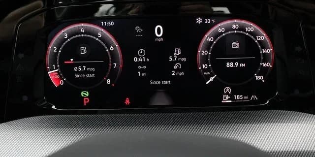 Volkswagen Golf GTI SE 2.0T DSG 2026 — side view