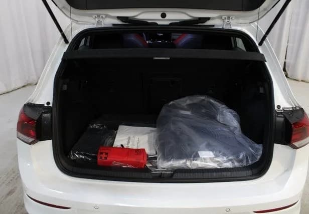 Volkswagen Golf GTI SE 2.0T DSG 2026 — side view