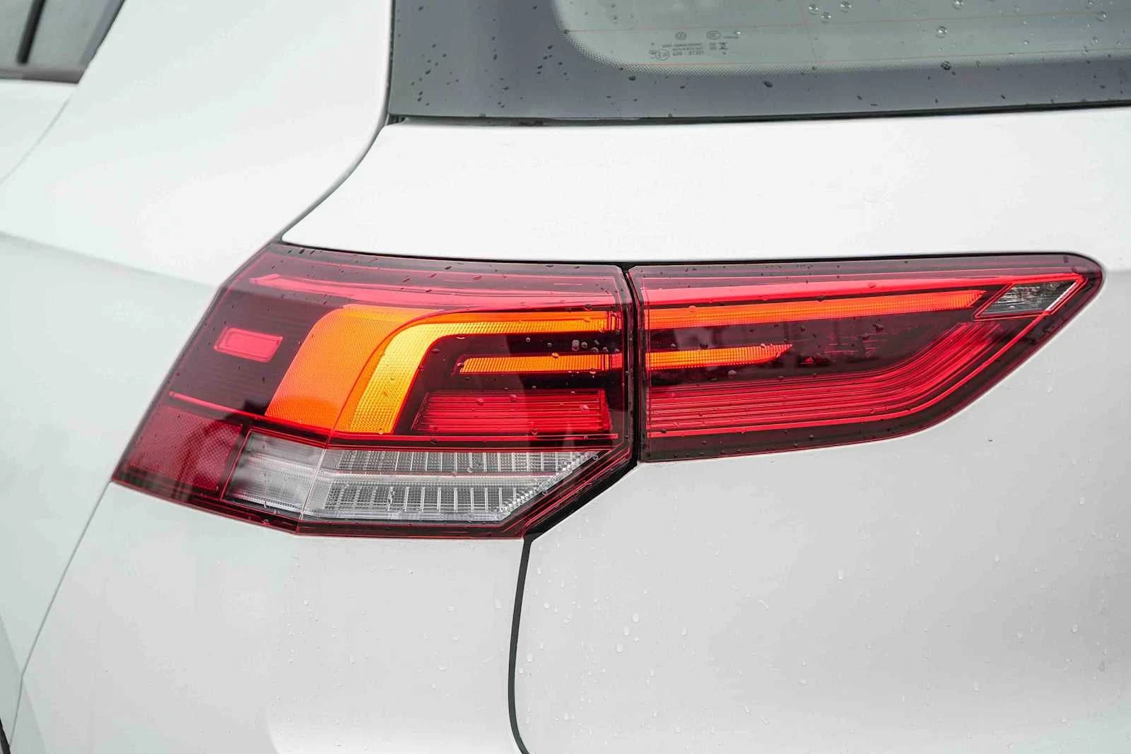 Volkswagen Golf GTI SE 2.0T DSG 2026 — side view