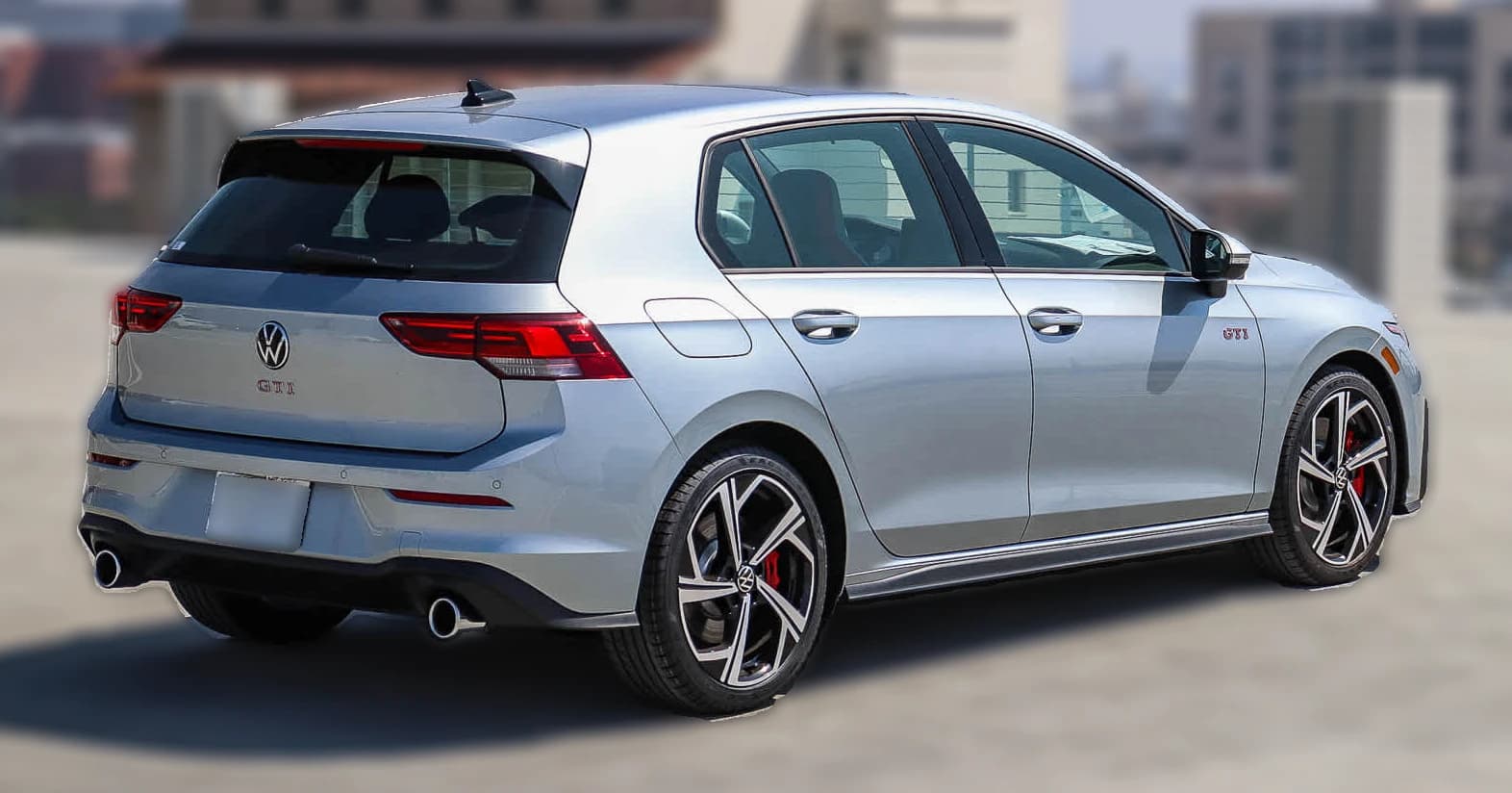 Volkswagen Golf GTI SE 2.0T DSG 2026 — side view