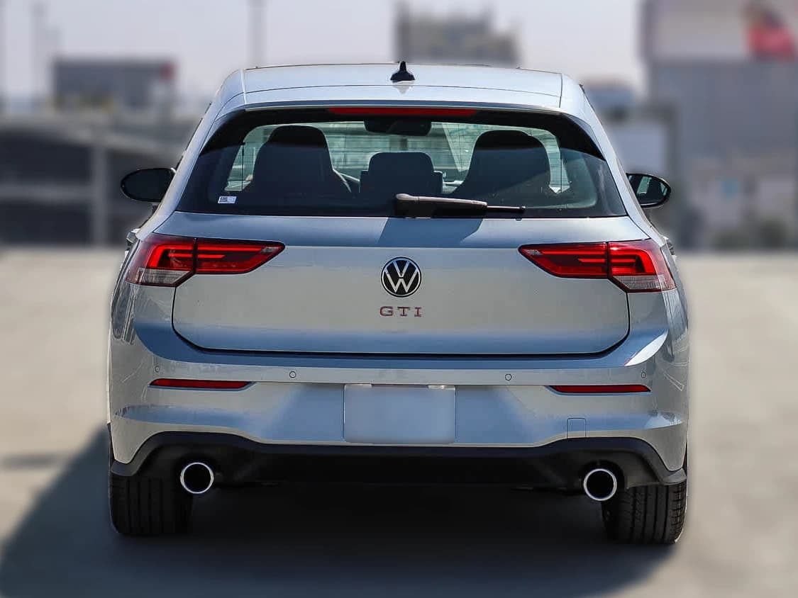 Volkswagen Golf GTI SE 2.0T DSG 2026 — side view