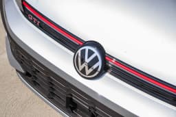 Volkswagen Golf GTI SE 2.0T DSG 2026 — side view