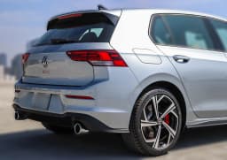 Volkswagen Golf GTI SE 2.0T DSG 2026 — side view