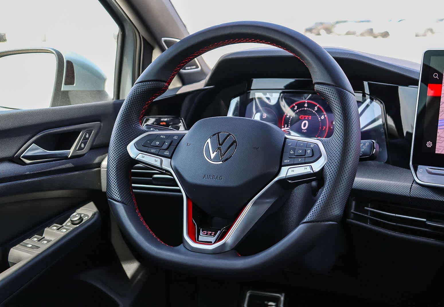 Volkswagen Golf GTI SE 2.0T DSG 2026 — side view
