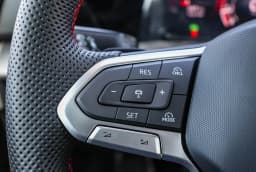 Volkswagen Golf GTI SE 2.0T DSG 2026 — side view