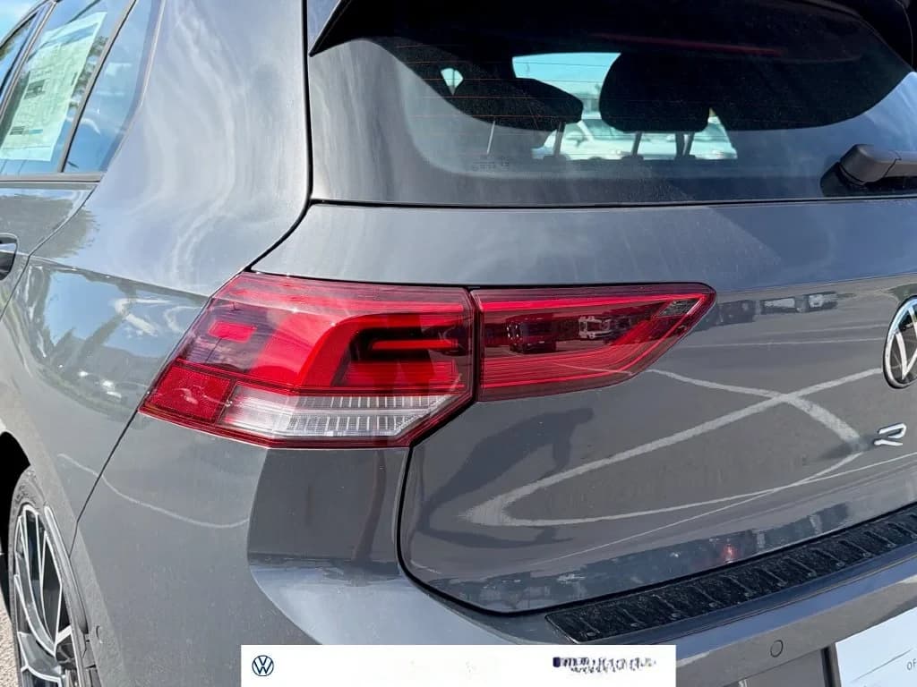 Volkswagen Golf R Base 2.0T DSG 2026 — side view