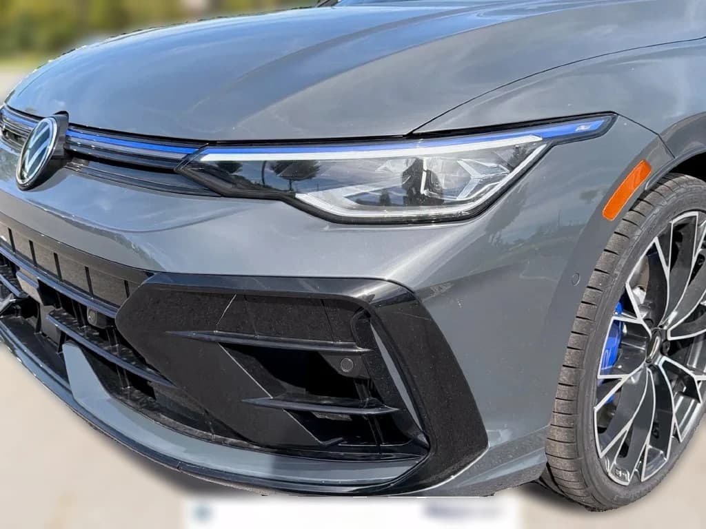 Volkswagen Golf R Base 2.0T DSG 2026 — side view