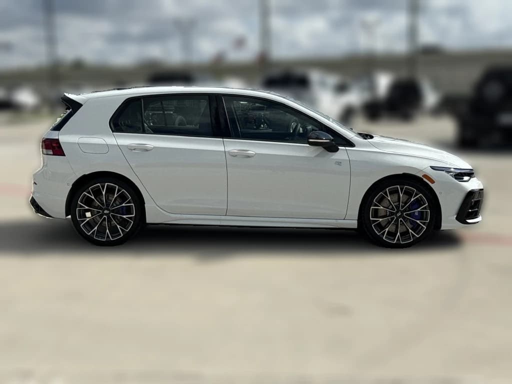 Volkswagen Golf R Base 2.0T DSG 2026 — side view