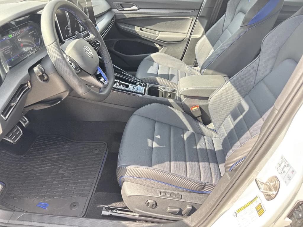 Volkswagen Golf R Base 2.0T DSG 2026 — side view