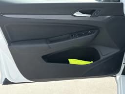 Volkswagen Golf R Base 2.0T DSG 2026 — side view