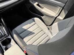 Volkswagen Golf R Base 2.0T DSG 2026 — side view