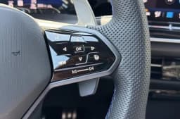 Volkswagen Golf R Base 2.0T DSG 2026 — side view