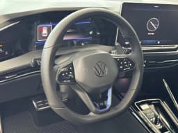 Volkswagen Golf R Base 2.0T DSG 2026 — side view