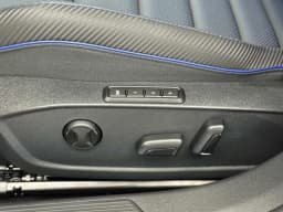 Volkswagen Golf R Base 2.0T DSG 2026 — side view