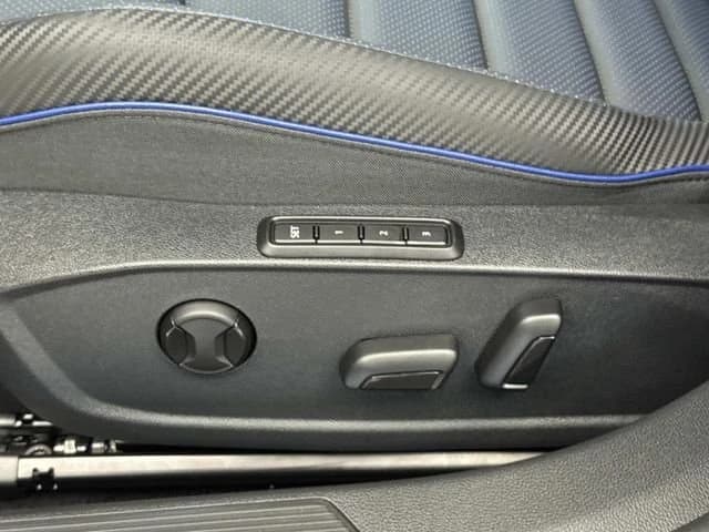 Volkswagen Golf R Base 2.0T DSG 2026 — side view