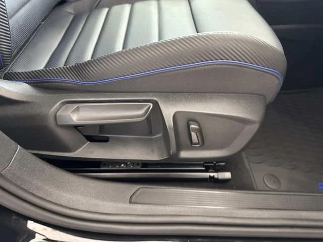 Volkswagen Golf R Base 2.0T DSG 2026 — side view