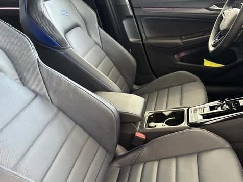 Volkswagen Golf R Base 2.0T DSG 2026 — side view