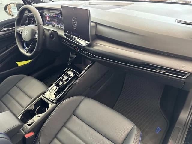 Volkswagen Golf R Base 2.0T DSG 2026 — side view