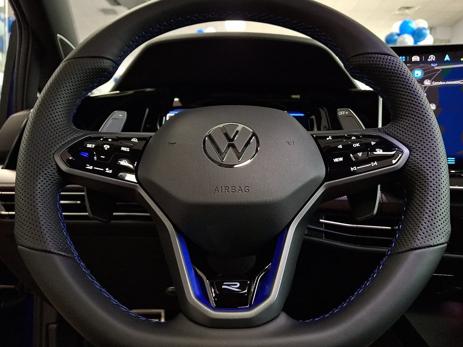 Volkswagen Golf R Base 2.0T DSG 2026 — side view