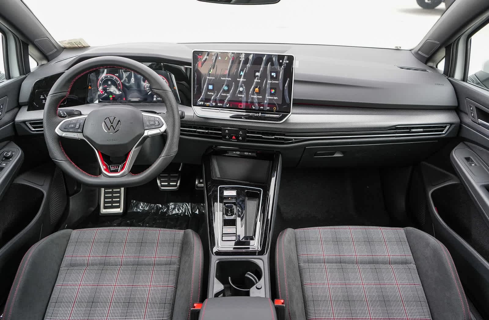 Volkswagen Golf GTI S 2.0T DSG 2026 — side view