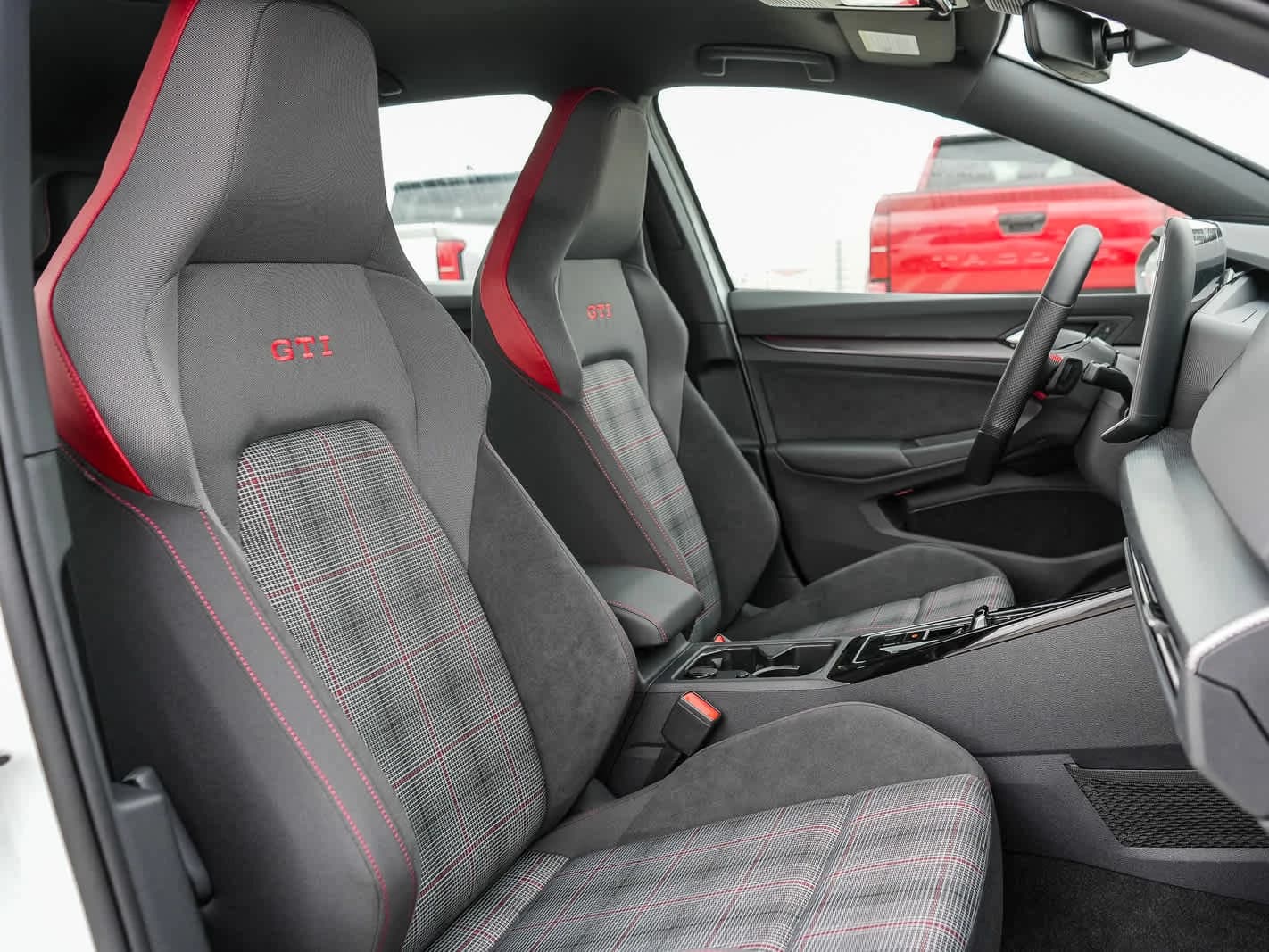 Volkswagen Golf GTI S 2.0T DSG 2026 — side view