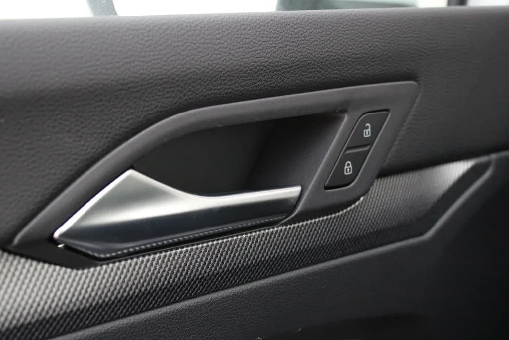 Volkswagen Golf GTI S 2.0T DSG 2026 — side view