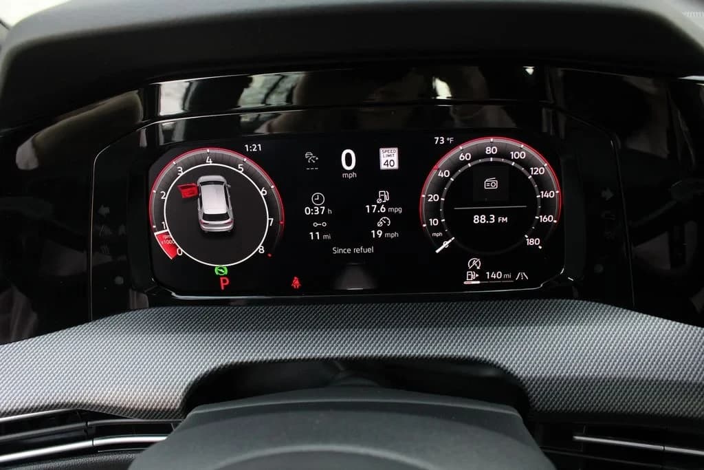 Volkswagen Golf GTI S 2.0T DSG 2026 — side view