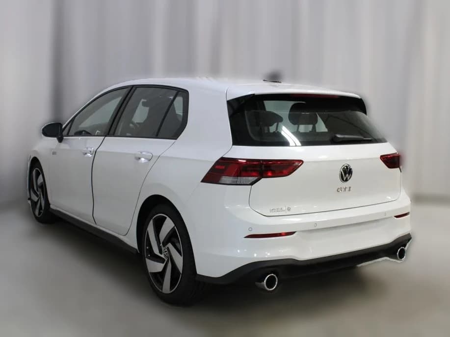Volkswagen Golf GTI S 2.0T DSG 2026 — side view