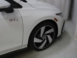 Volkswagen Golf GTI S 2.0T DSG 2026 — side view