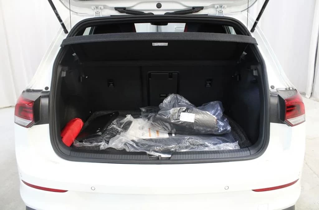 Volkswagen Golf GTI S 2.0T DSG 2026 — side view