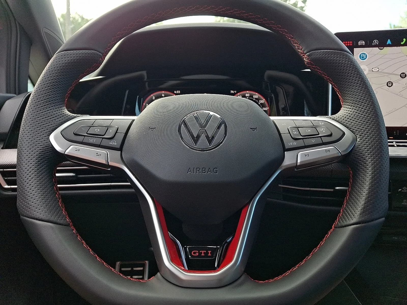 Volkswagen Golf GTI S 2.0T DSG 2026 — side view