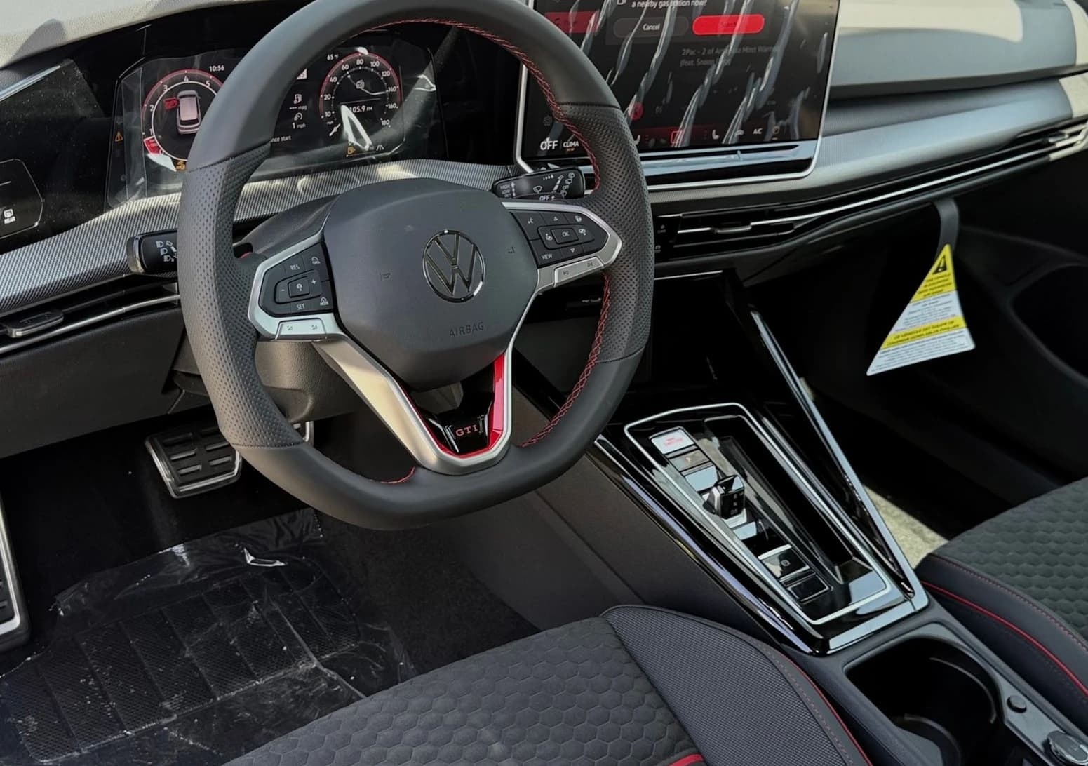 Volkswagen Golf GTI SE 2.0T DSG 2026 — side view