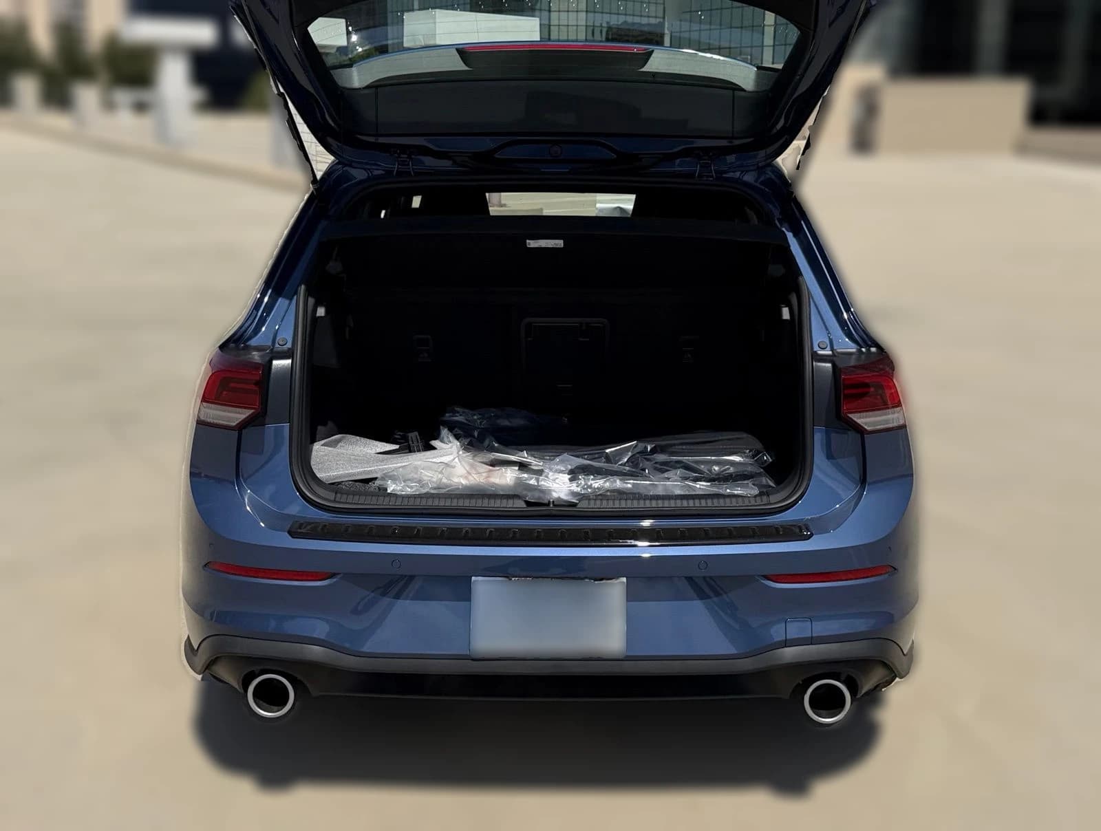 Volkswagen Golf GTI SE 2.0T DSG 2026 — side view