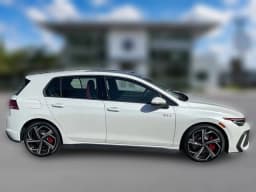 Volkswagen Golf GTI SE 2.0T DSG 2026 — side view