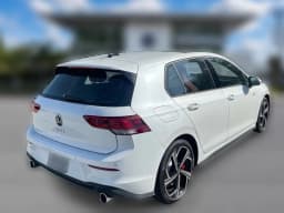 Volkswagen Golf GTI SE 2.0T DSG 2026 — side view
