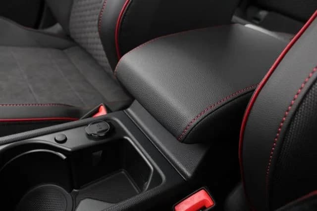 Volkswagen Golf GTI SE 2.0T DSG 2026 — side view