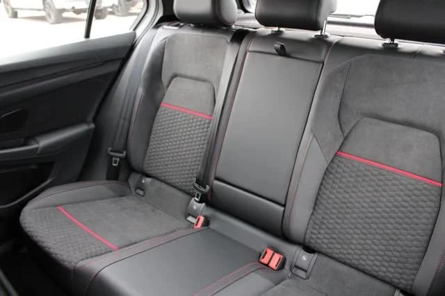 Volkswagen Golf GTI SE 2.0T DSG 2026 — side view