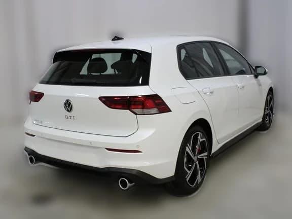 Volkswagen Golf GTI SE 2.0T DSG 2026 — side view
