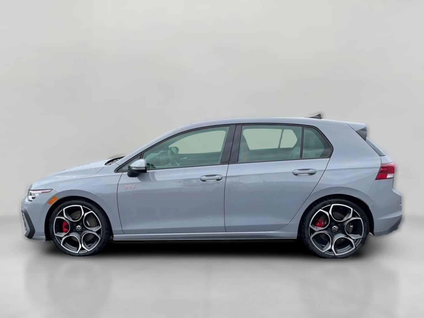 Volkswagen Golf GTI Autobahn 2.0T DSG 2025 — side view